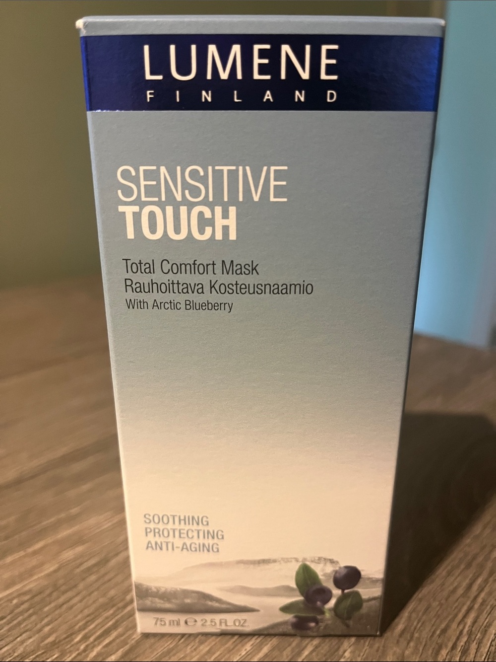 Lumene 💜 Sensitive Touch Total Comfort Mask with Arctic Blueberry - Picture 2 of 2